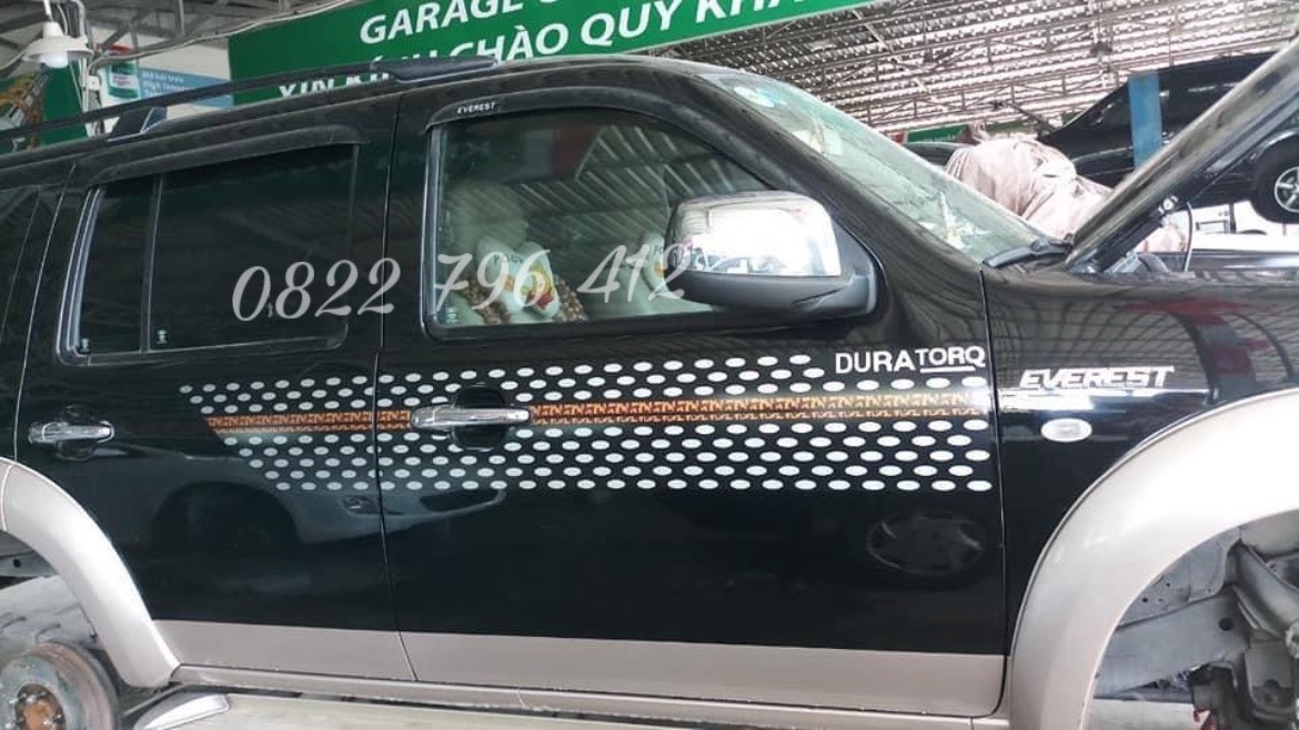 Tem dán sườn xe ford everest chấm bi. Kèm hình thật