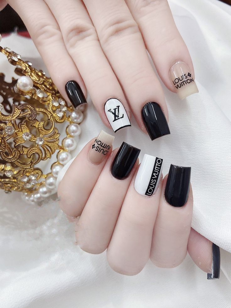 Nail Box tự thiết kế thương hiệu eo vì