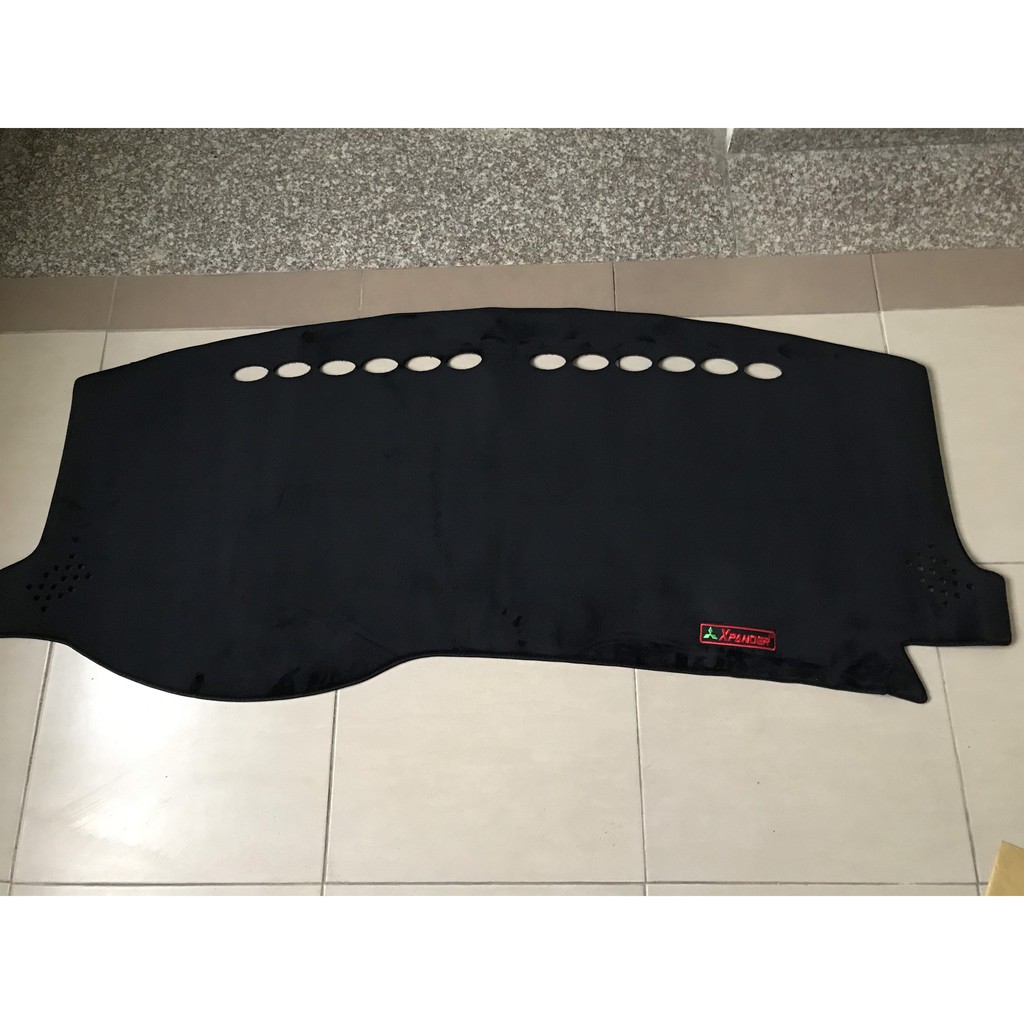 Thảm Taplo ô Tô Mitsubishi XPANDER 2018-2021-2023 Loại 1 Chống Nóng 3 Lớp SX Việt Nam Chất Liệu Nhung Mịn Chống Trượt