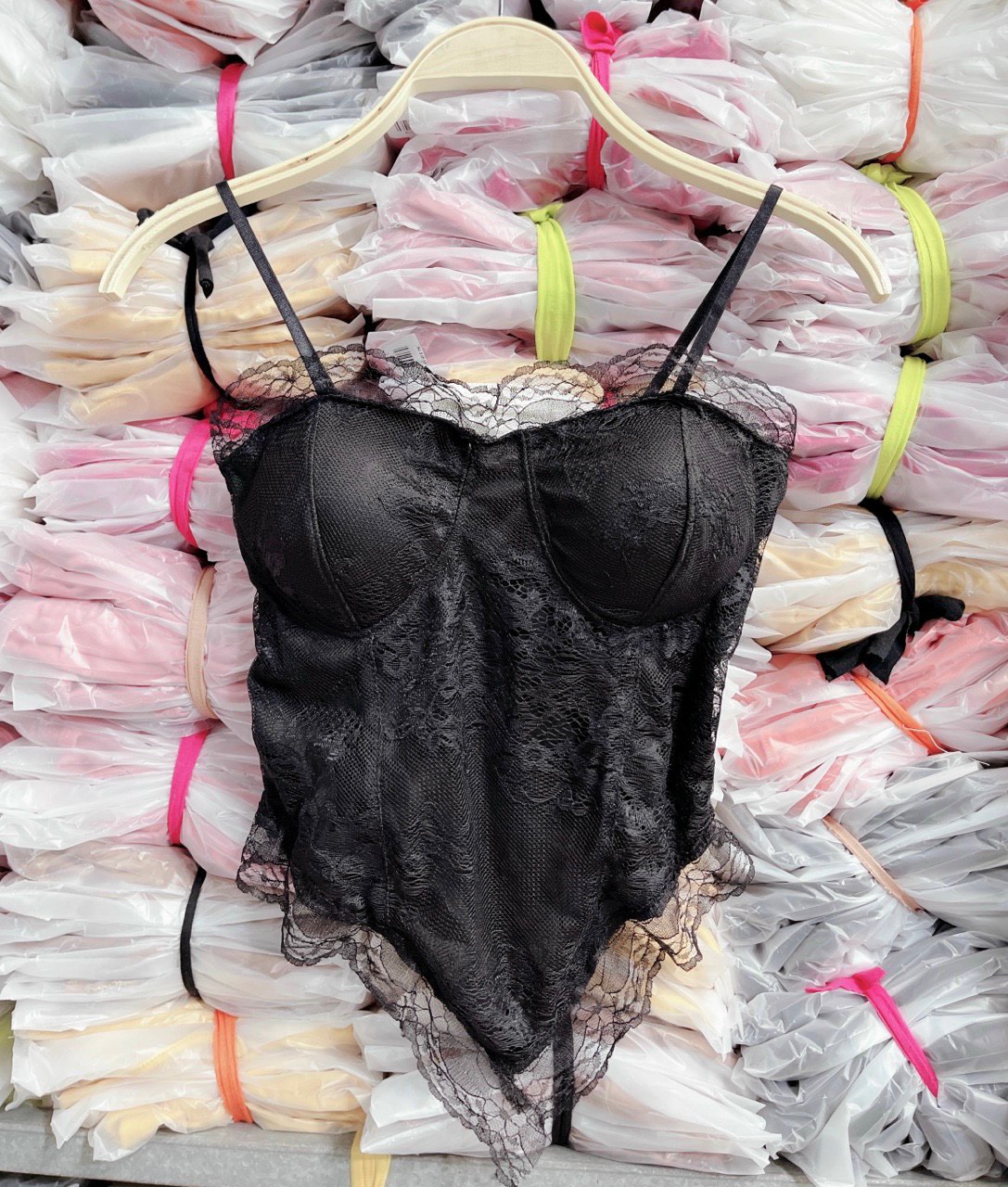 Áo 2 dây bra viền ren nhọn tà cực hot