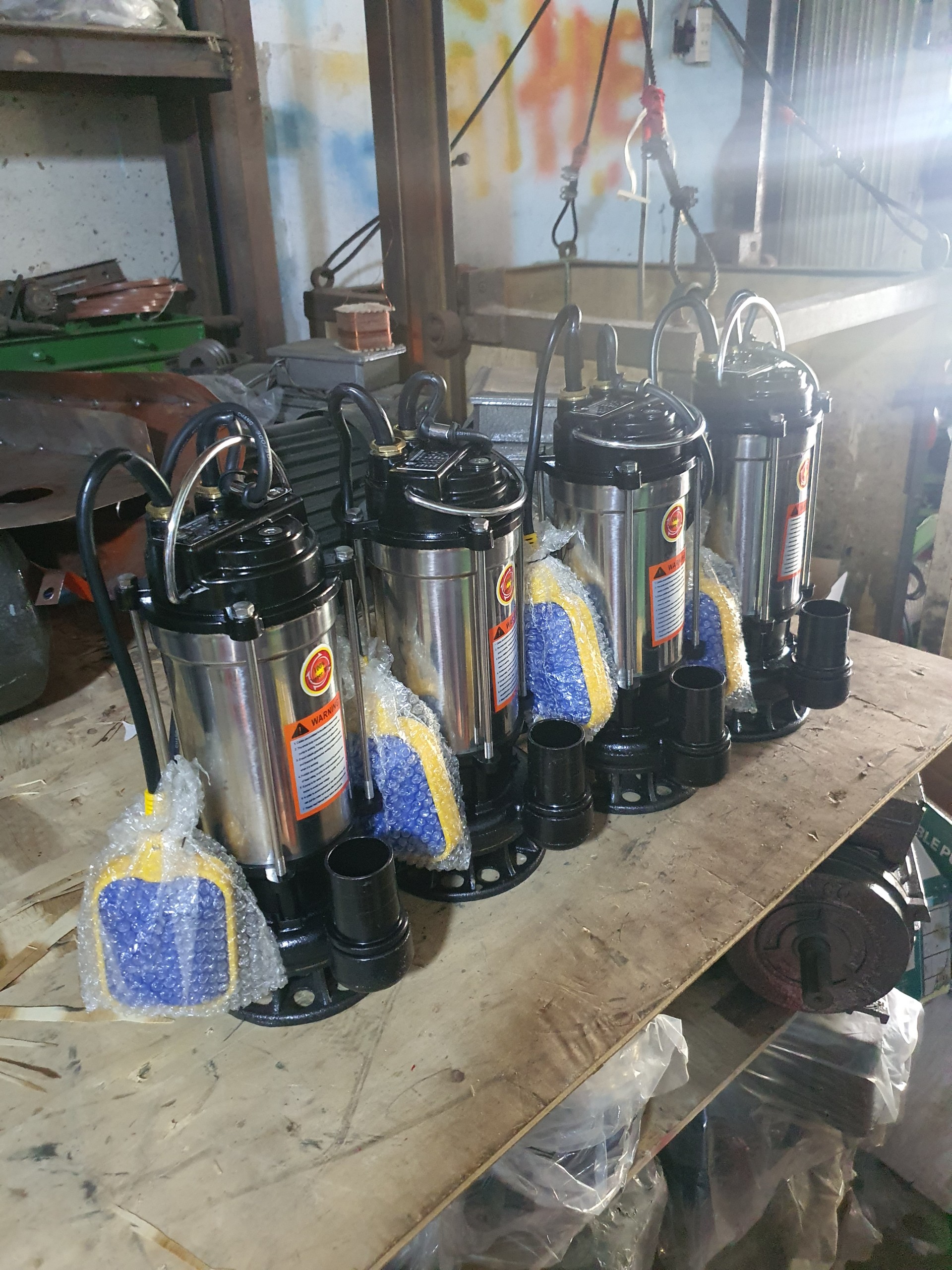 Bơm Chìm 1/2HP ( 370W) Có Phao -220V