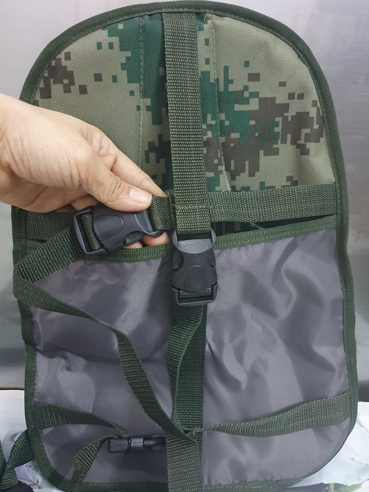 Balo đeo lồng chim hót .