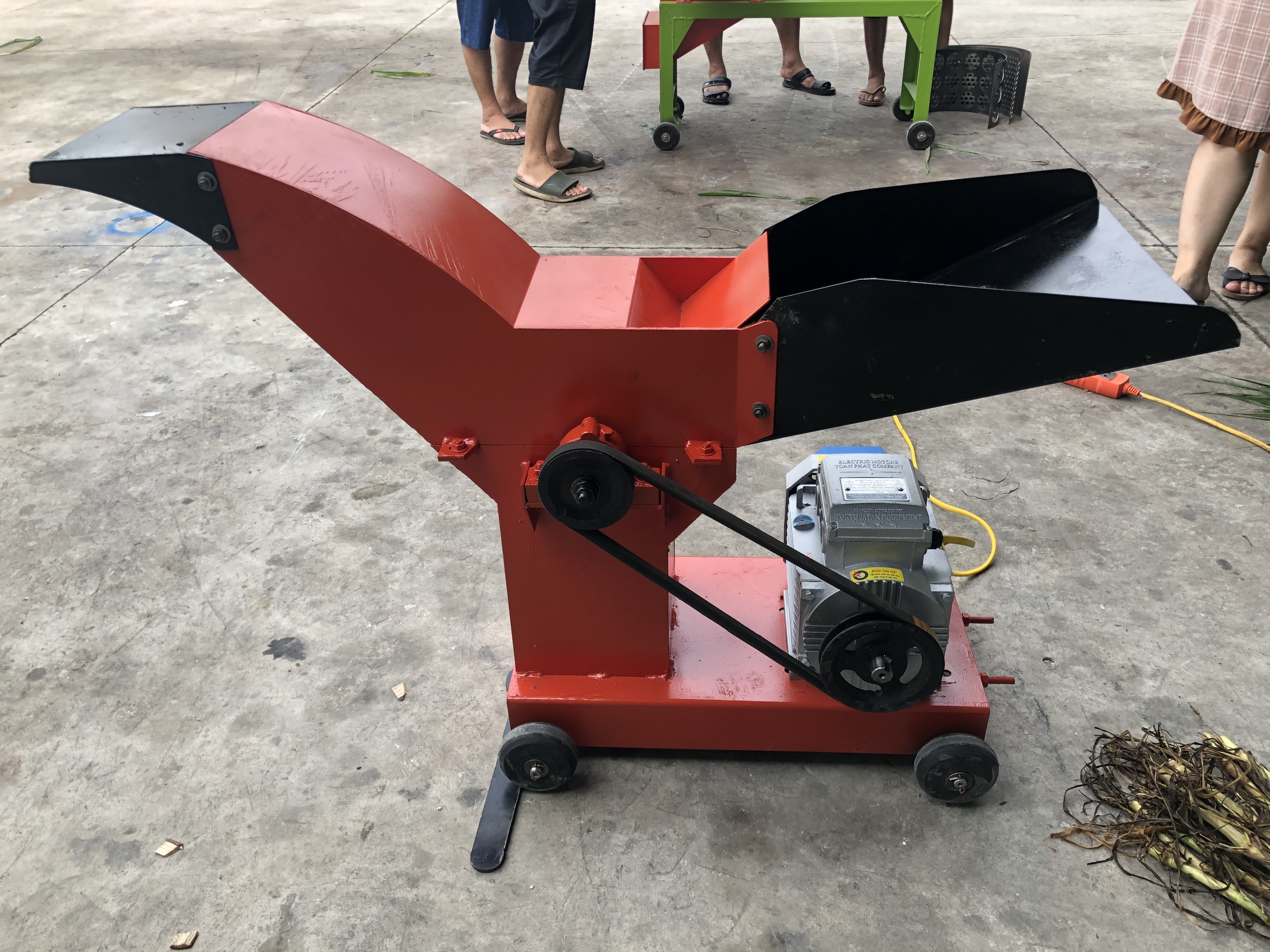 Máy băm cỏ 6ta