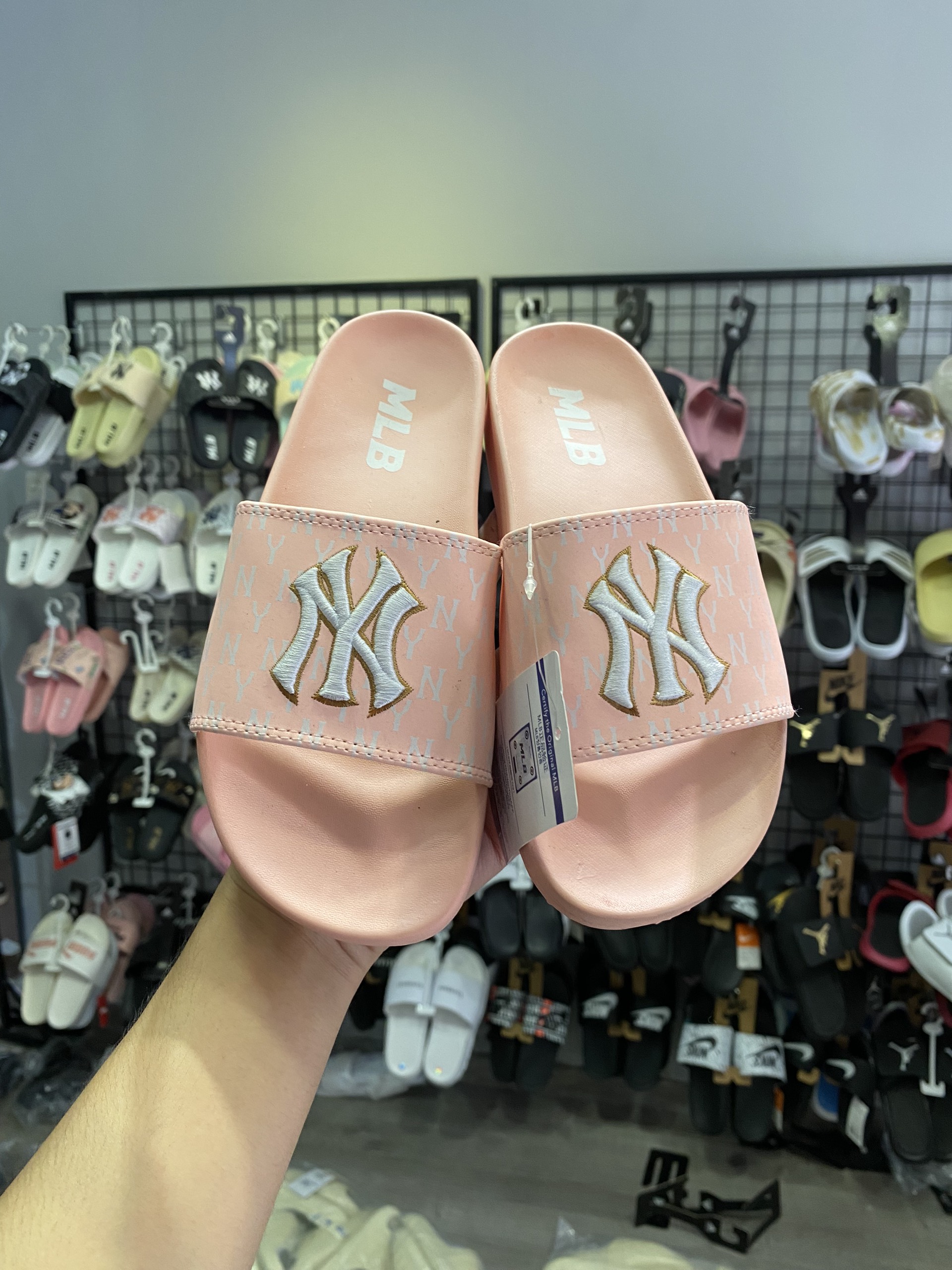 Dép Mlb hồng nữ