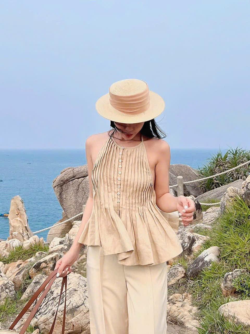 Set áo linen yếm cột cổ quần suông