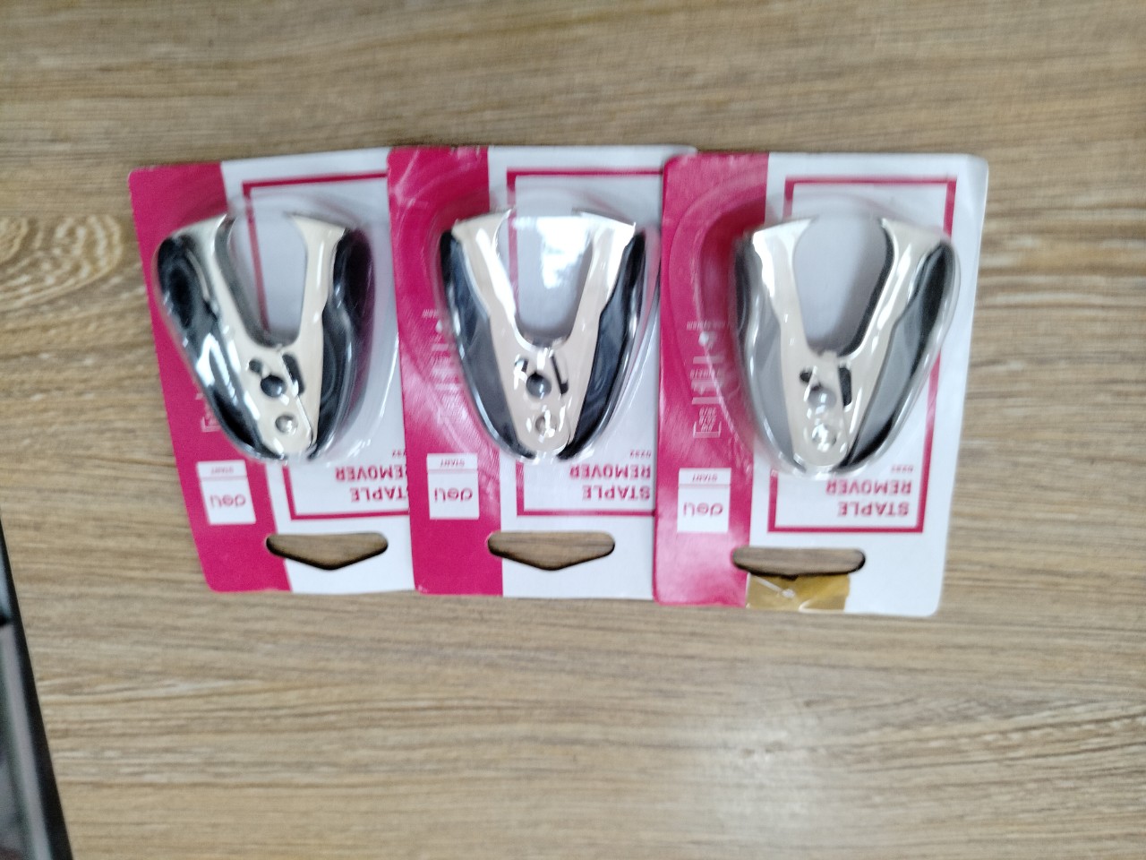 Đồ gỡ ghim bấm Deli - Dụng cụ Gỡ kim Eagle