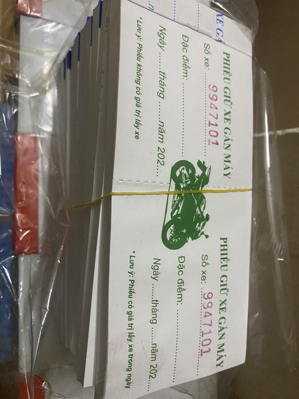 Phiếu giữ xe in sẵn CÓ ĐÓNG SỐ NHẢY,