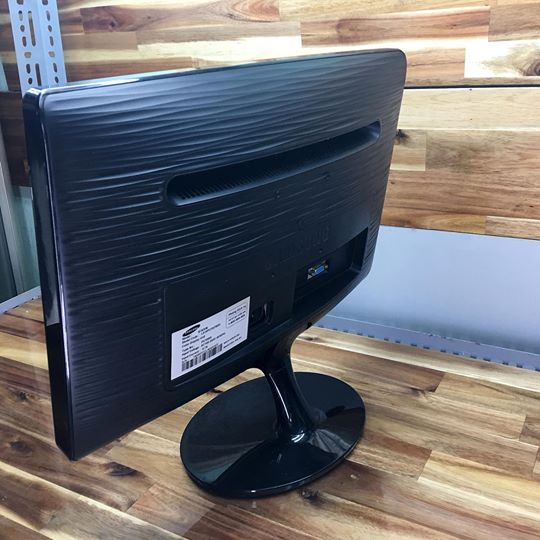 Màn hình máy tính samsung 19inch sáng đẹp, sắc nét, đầy đủ dây VGA và dây nguồn