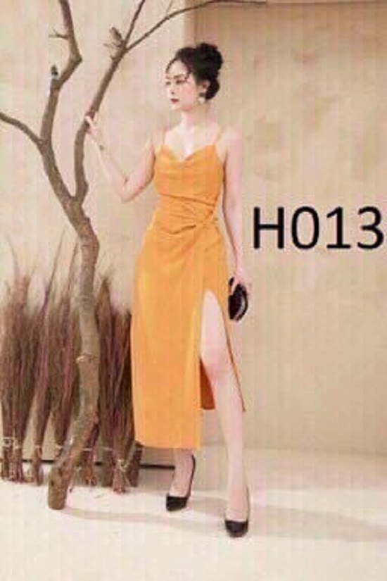 Đầm hai dây cổ đổ xẻ tà bốn màu ( xanh, đen, vàng và trắng )