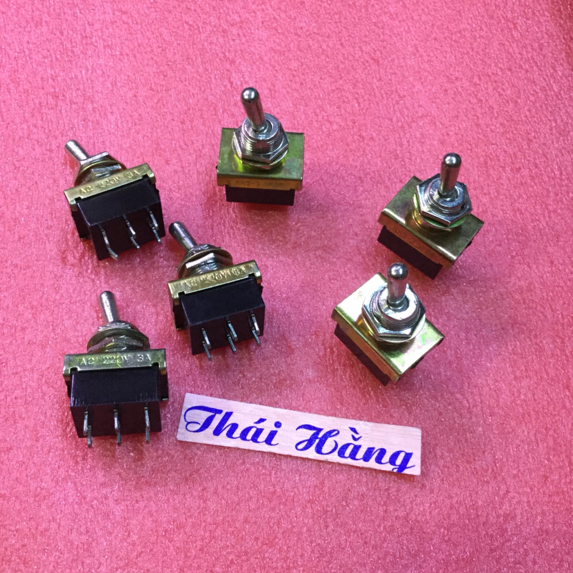 10 chiếc công tắc Tắt /Bật có 6 chân sắt KN3-3
