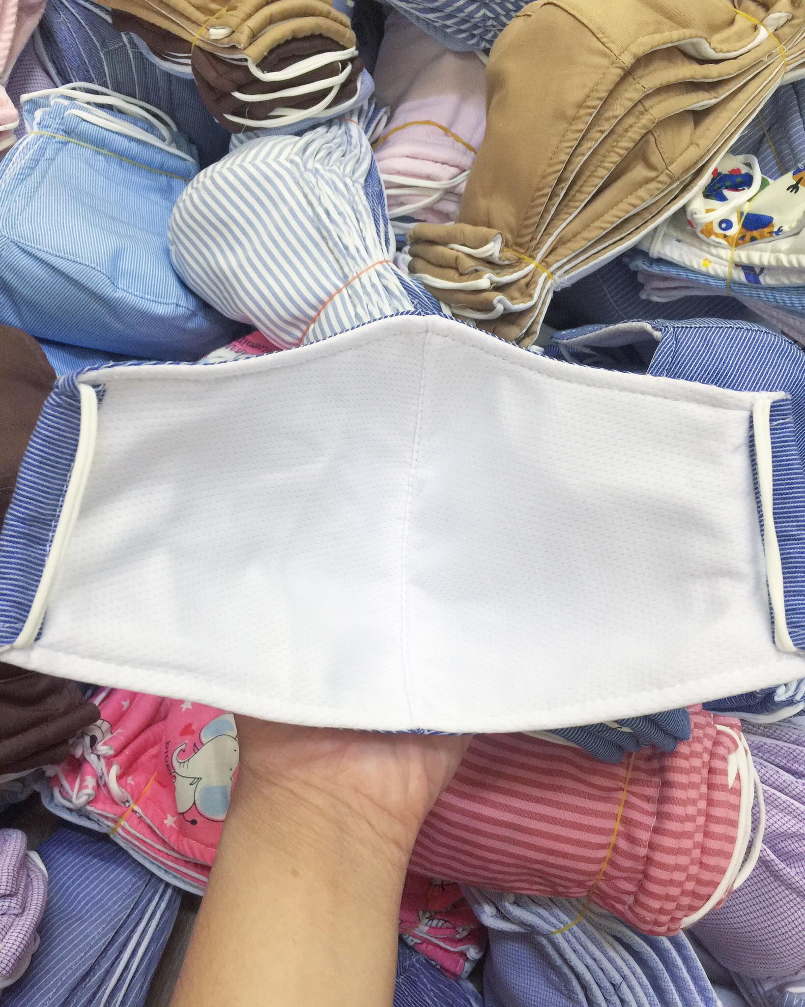 (PiPo) Khẩu Trang Vải Cotton 3 Lớp (Giao Ngẫu Nhiên)