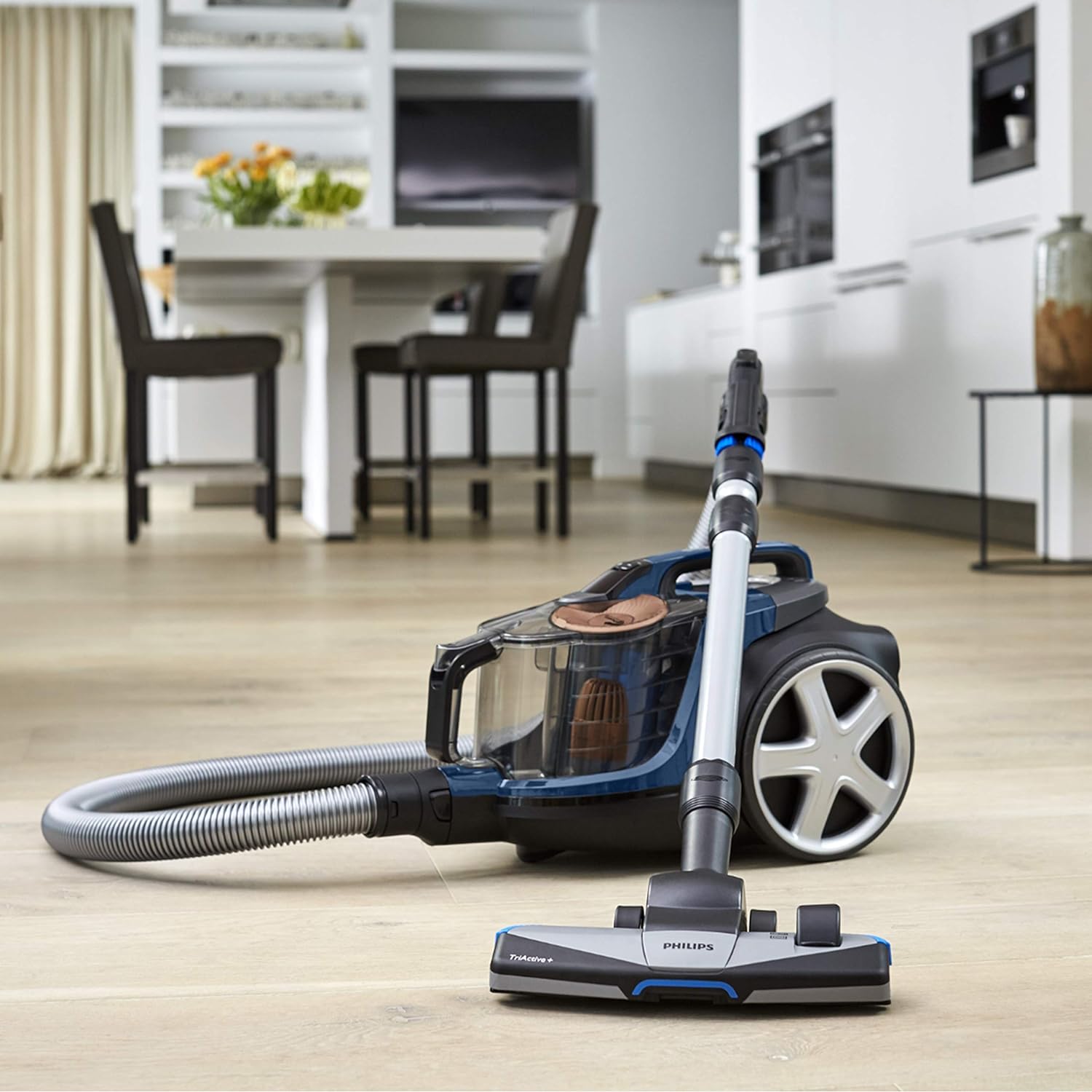 Máy Hút Bụi PHILIPS FC 9745/09, Công Suất Hút Mạnh Mẽ 750W, Công Nghệ PowerCyclone 8, Hút Được 99% Bụi Mịn, Hệ Thống Lọc Không Khí Sạch, Hệ Thống Khóa Dị Ứng, Nhập Đức, Bảo Hành 12 Tháng