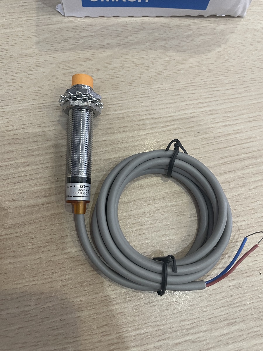 Cảm biến sắt từ phi 12, 2 dây DC NO model E2E-X5MD1 (LJ12A3-4-Z/EX)