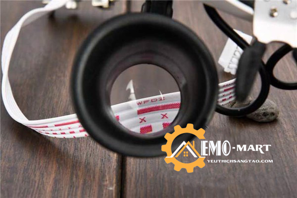 [FreeshipMAX] Kính lúp đeo mắt có đèn V4