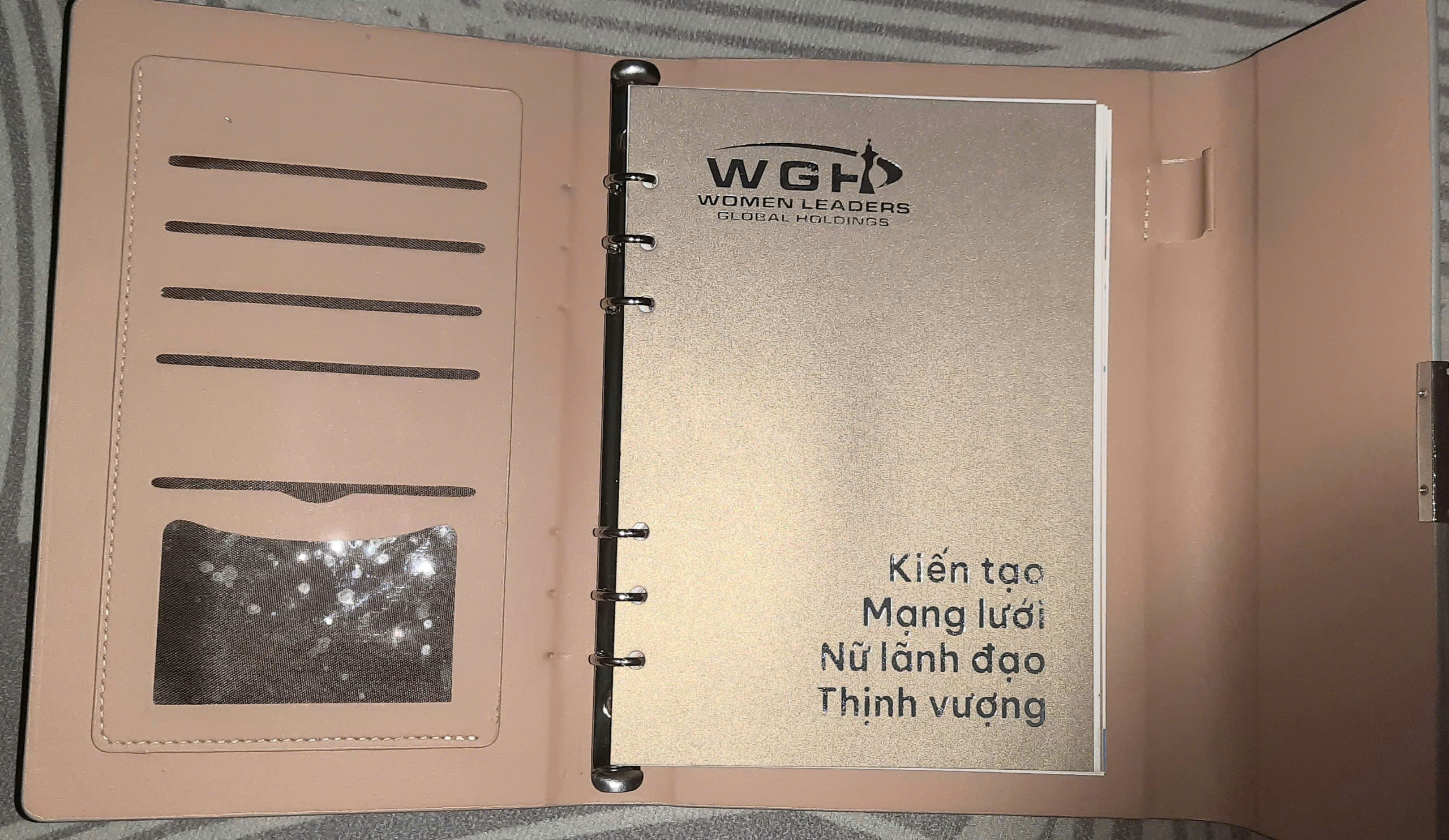Sổ tay da khổ A5 quà tặng doanh nghiệp cao cấp sang trọng có khắc tên và logo WGH