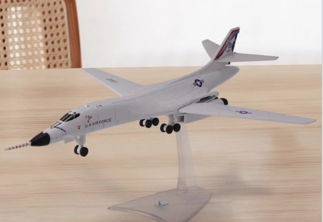 [HCM]Mô hình Máy bay ném bom B-1b Test Progam 1:144