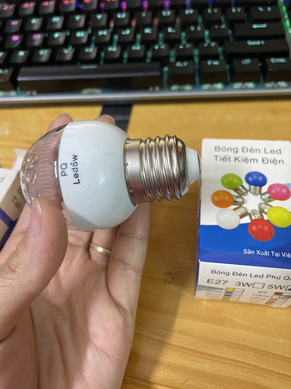 BÓNG ĐÈN LED. CÓ ĐUÔI VẶN 5W. TH 282. 283