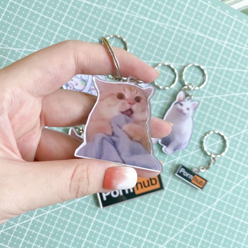 Móc khoá mica mèo meme cute- bựa
