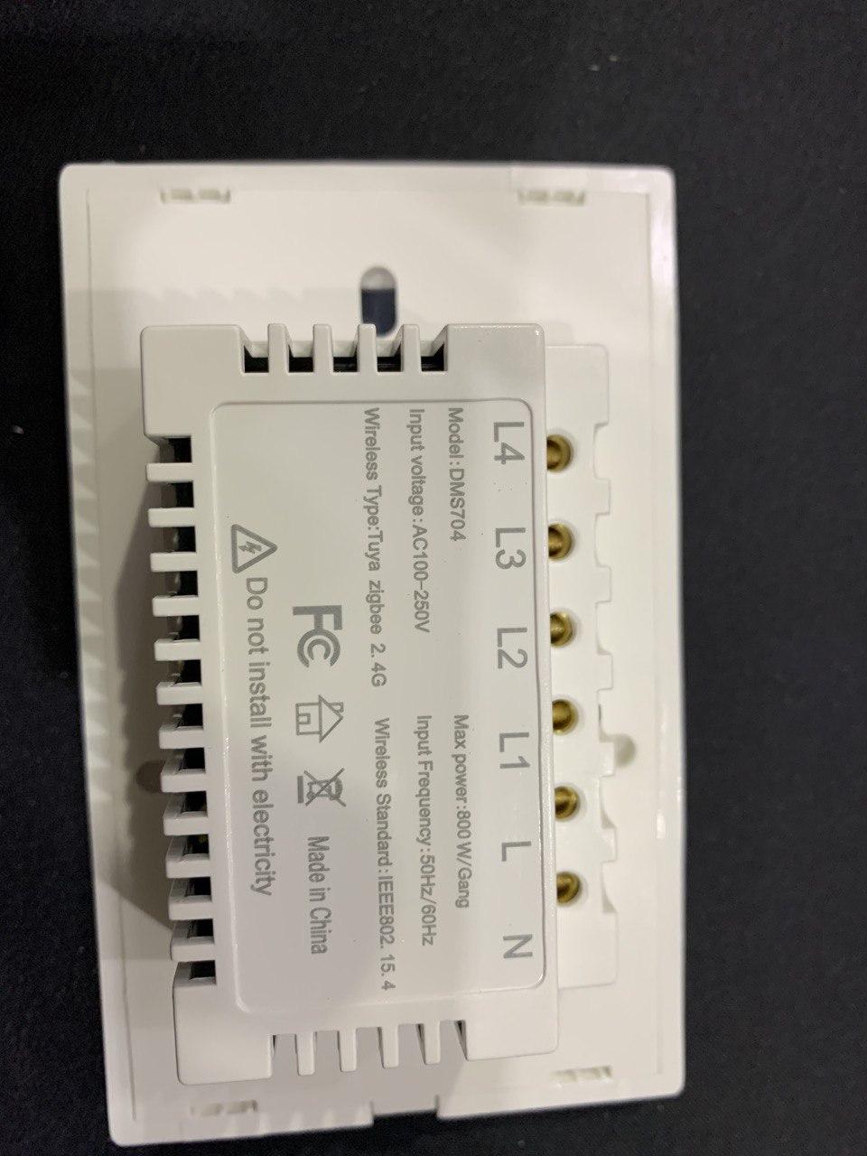 Công tắc thông minh 4 nút Tuya Zigbee