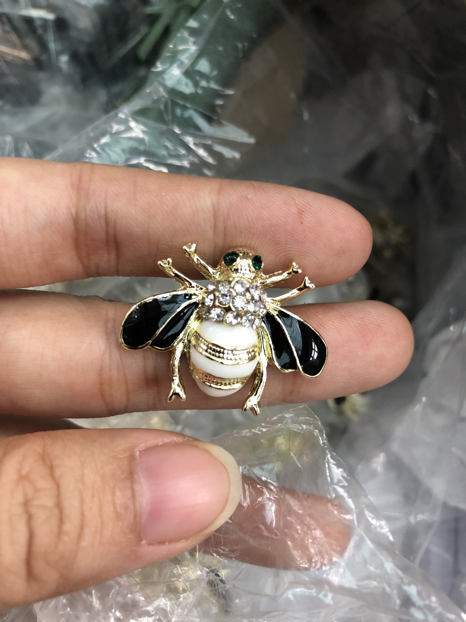 Mạc ong đính đá 25k/ con