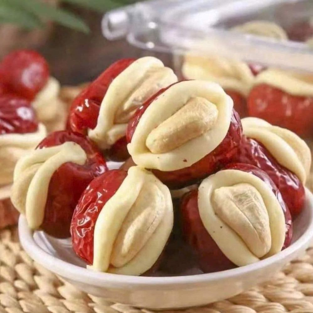 TÁO KẸP SỮA HẠT ĐIỀU