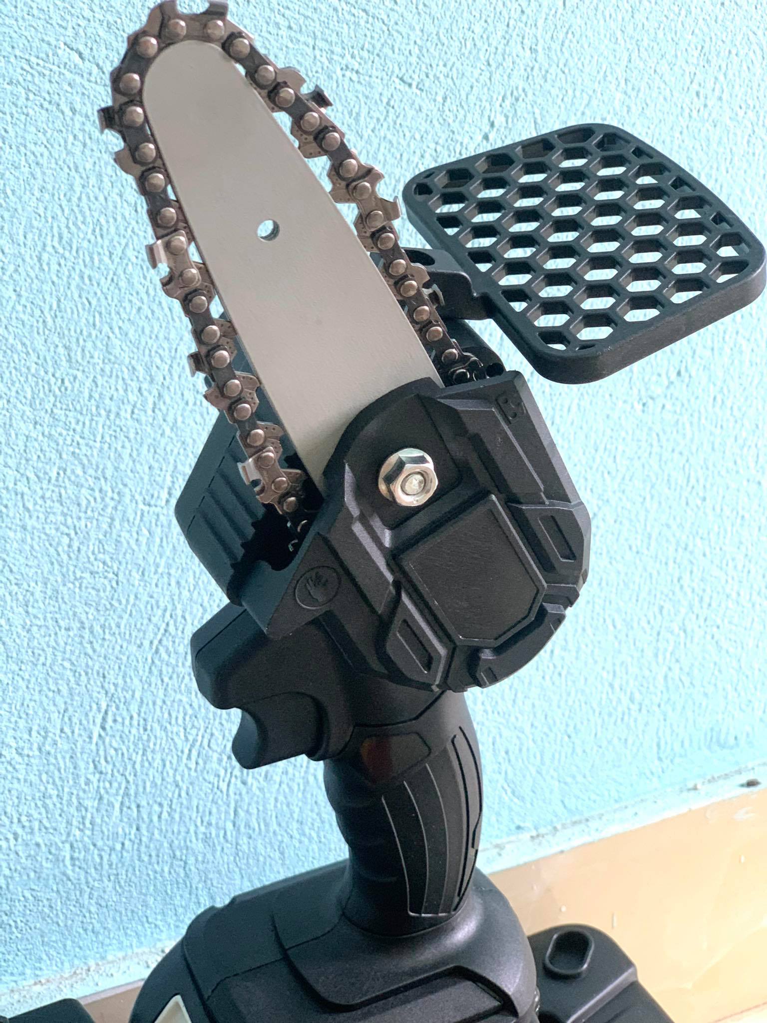 máy cưa xích pin hitachi 168v
