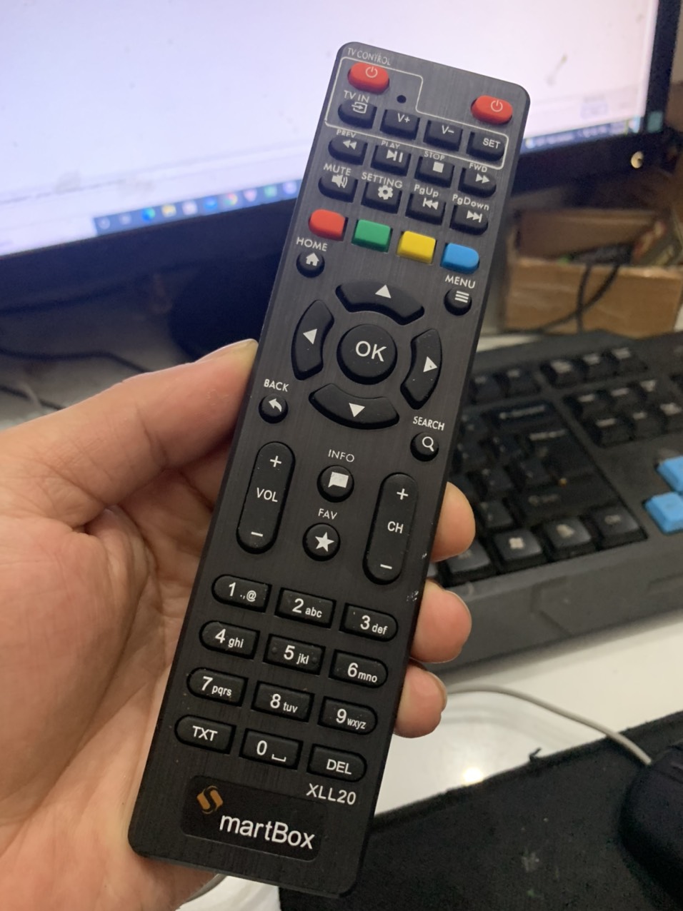 [HCM]Điều khiển FPT Playbox 2018 và đầu VNPT SmartBox