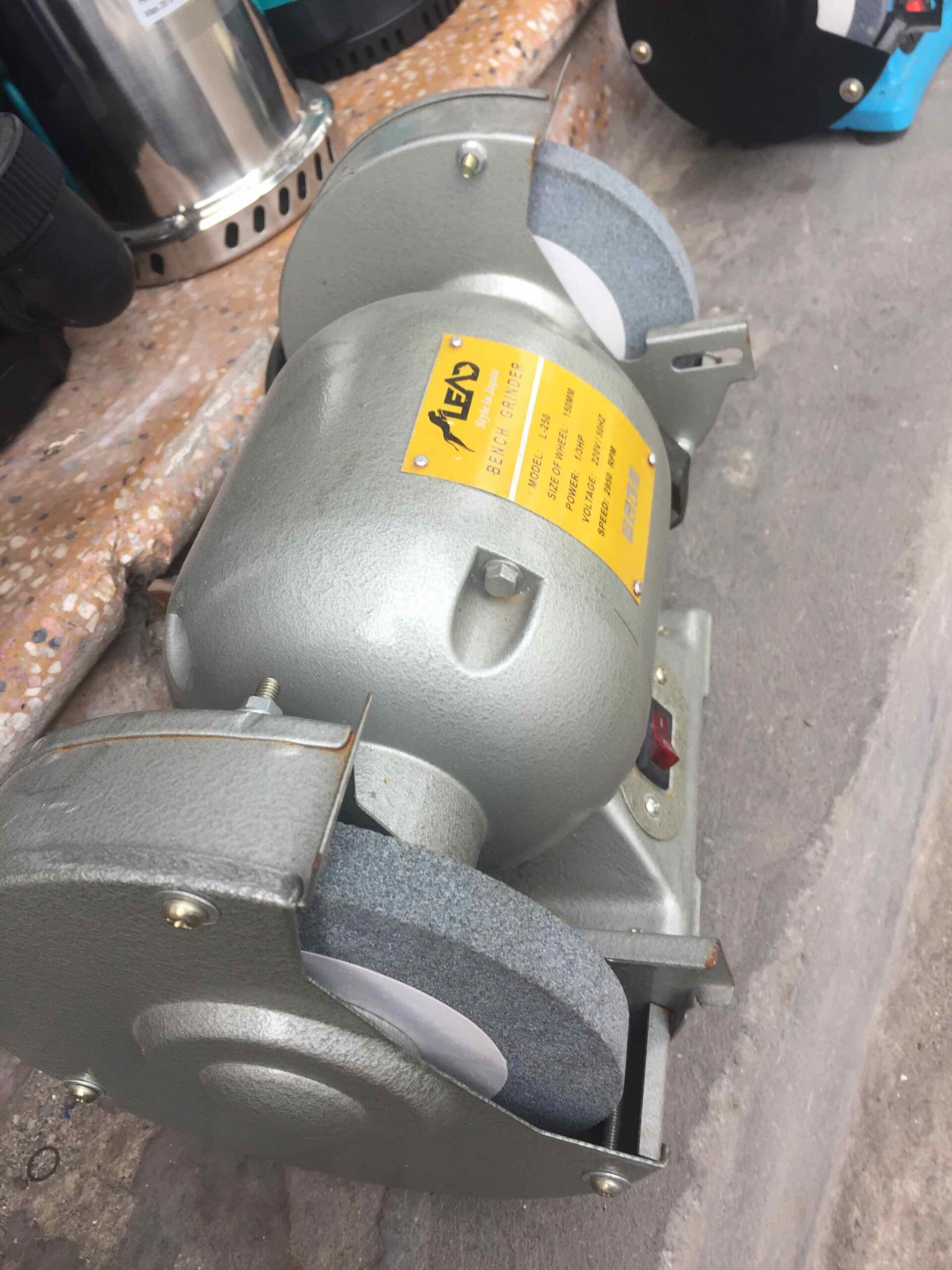 Máy Mài Hai Đá Lead L-250 250W