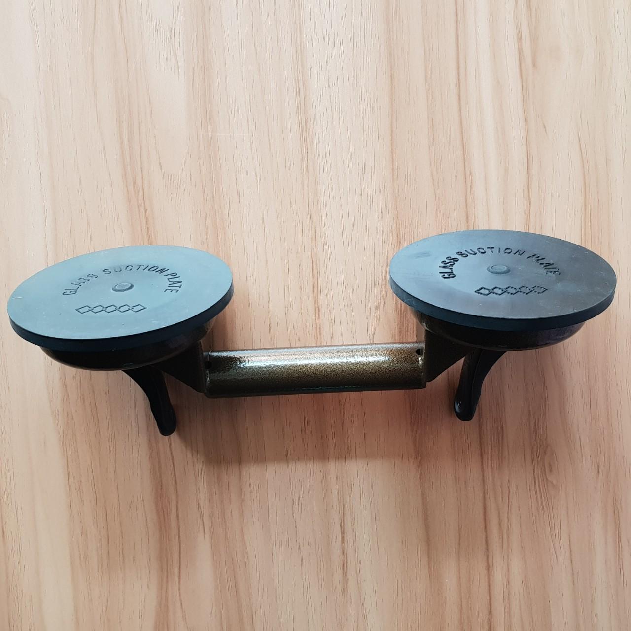 Hít kính chân không 2 chạc