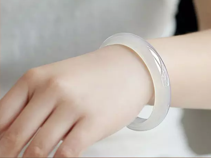 [HCM]Mặt Trăng Ảnh Hatsuyuki} Tự Nhiên Màu Gốc Màu Trắng hình chụp thật Vòng Tay Dày Hơn Đá Bạch Ngọc Đủ Ni .50-64