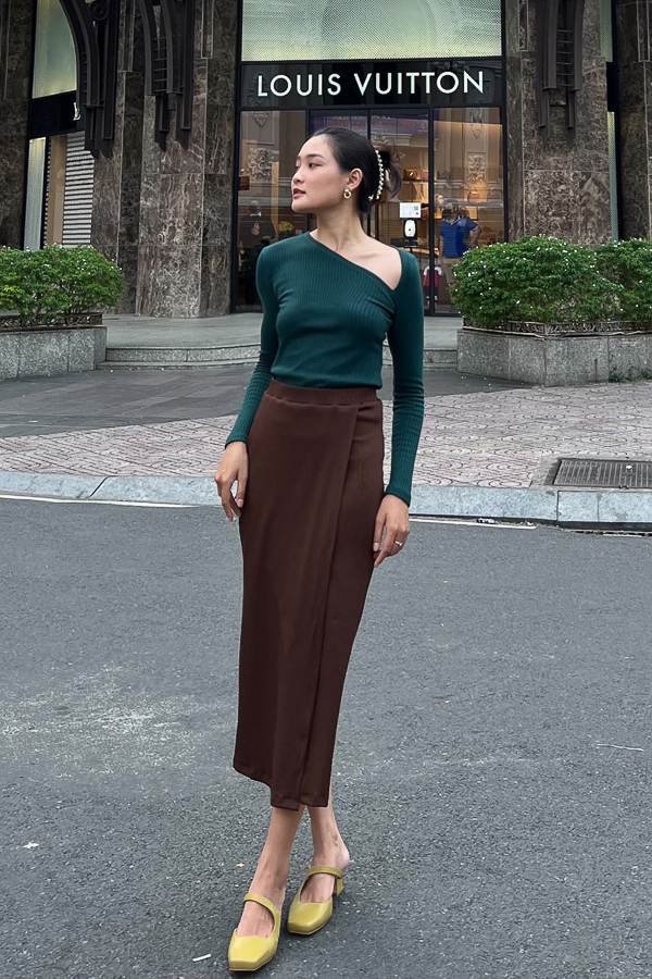Chân váy Maybi midi suông thun gân đắp tà