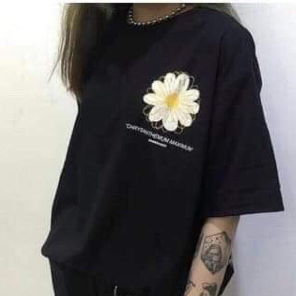[Nguyen Thuy975798 Store]  Áo Thun Tay Lỡ Hoa Cúc Hot Trend
