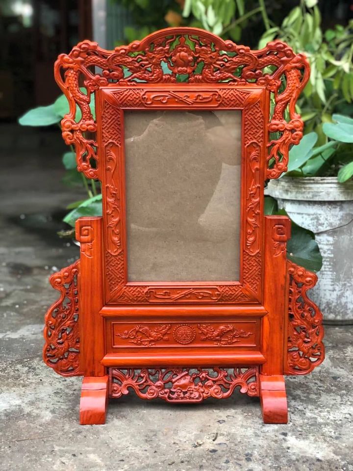 Khung ảnh thờ gỗ hương (kt ảnh 20 x 30 cm)
