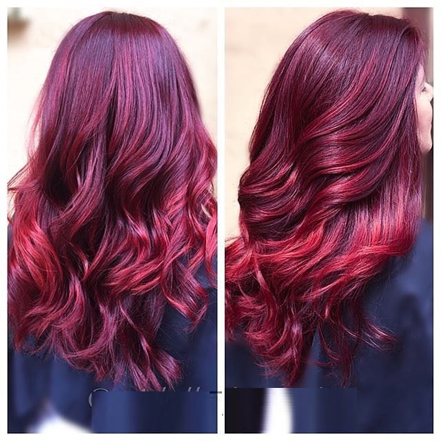 Bức ảnh chụp tóc màu tím đỏ rượu vang sáng đang chờ đón bạn. Hãy nhanh tay xem ảnh để được trải nghiệm cảm giác thăng hoa và lãng mạn tràn đầy sức sống từ màu sắc tóc này.