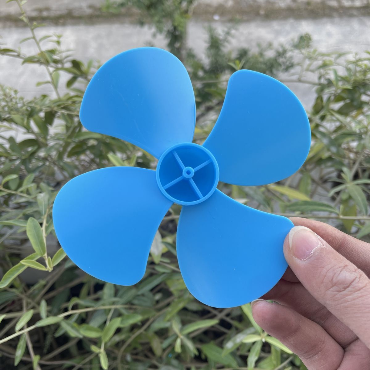 Cánh quạt 4 lá trục 120mm trục 2mm