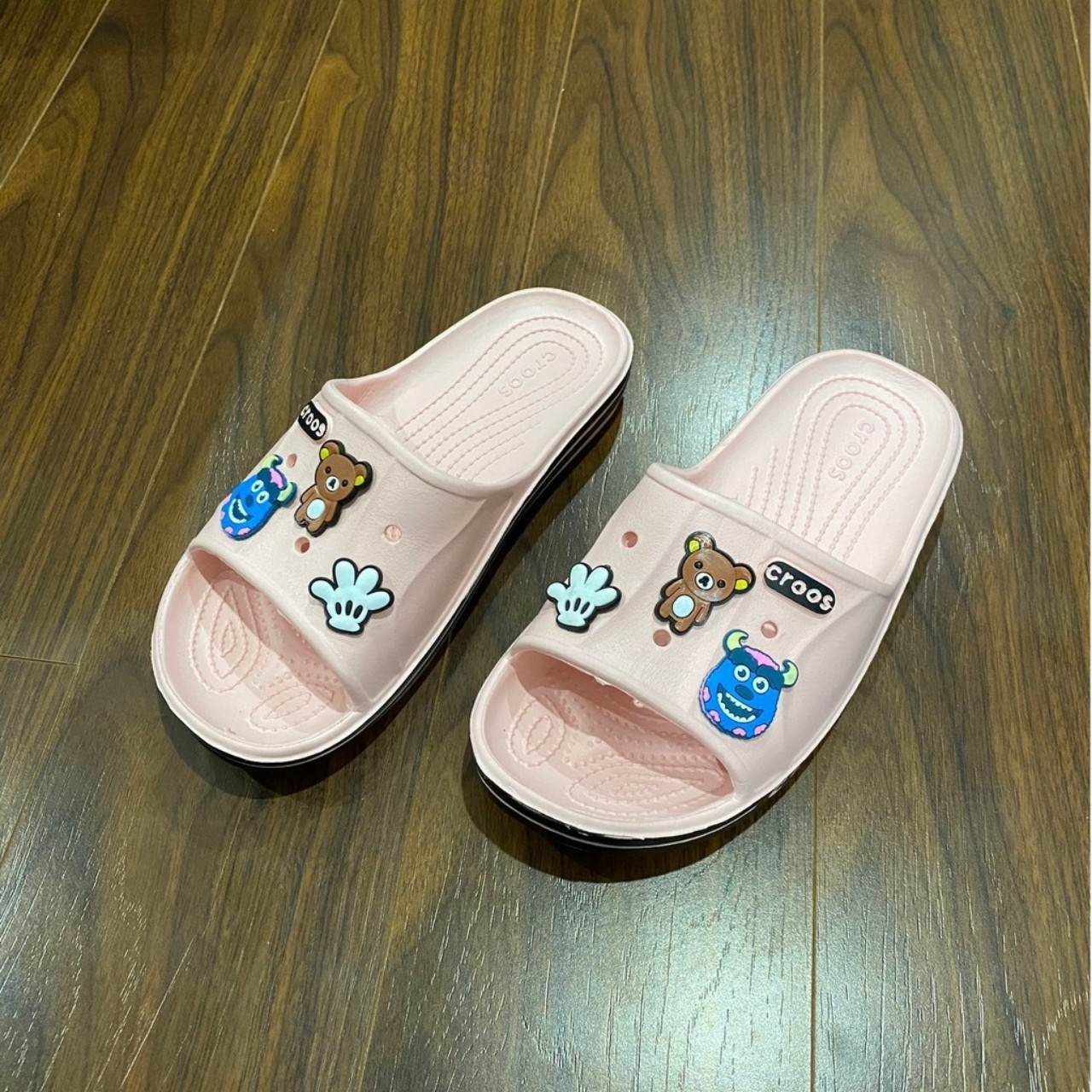 Dép Croos tặng kèm 6 sticker