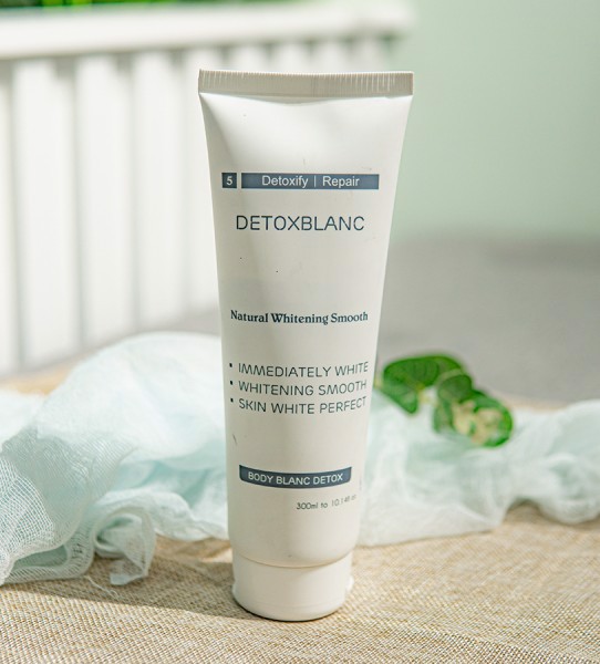 [HCM]Sữa tắm thải độc than hoạt tính DETOX BLANC - TS002