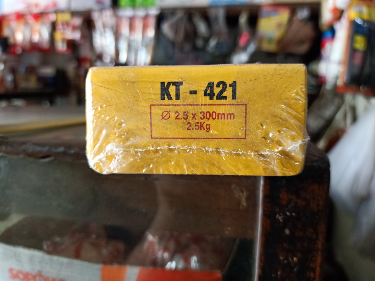 Hộp que hàn kim tín kt-421 2.5mm