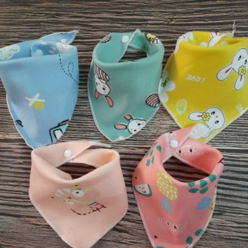 B6 - Yếm Tam Giác Nỉ Cúc Bấm