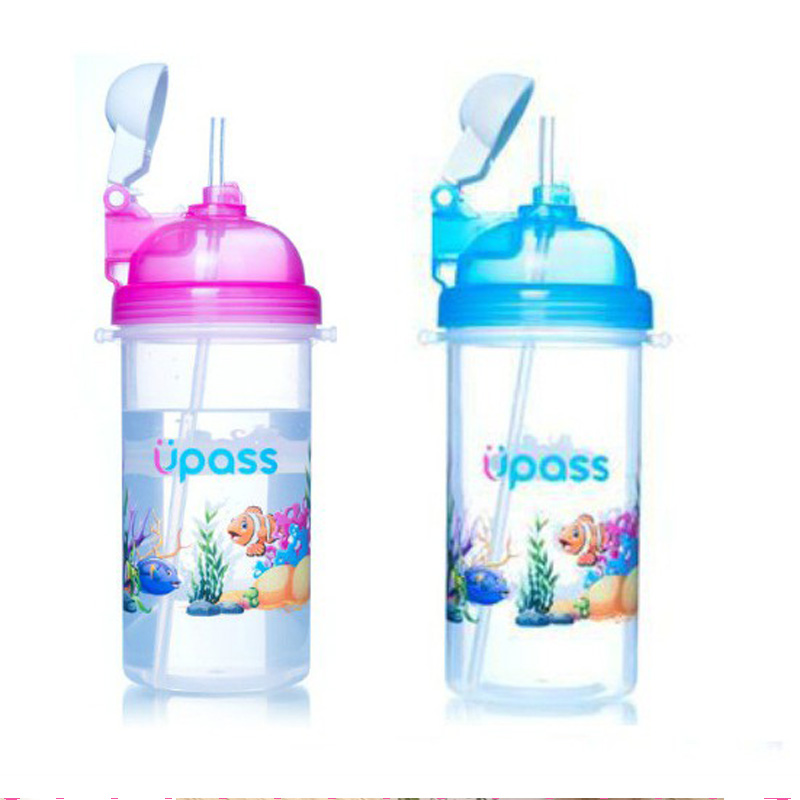 Bình uống nước cho bé đi học bật nắp Upass cá 420ml