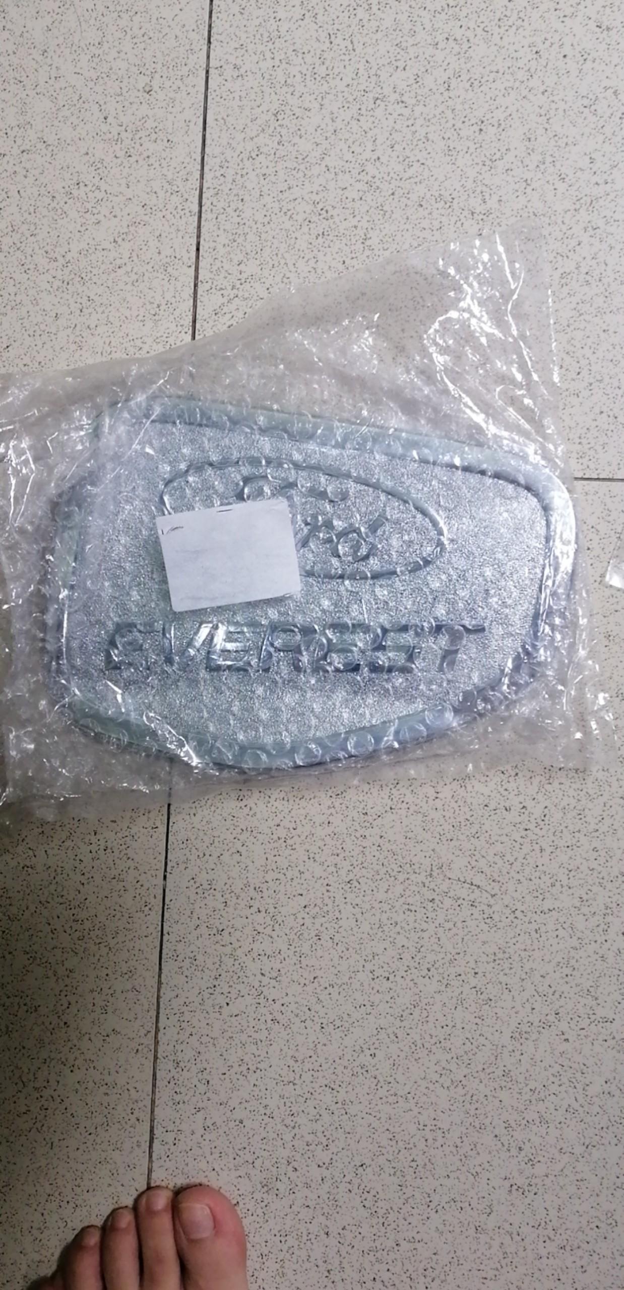 Ốp nắp xăng mạ Ford Everest từ đời 2008 đến 2015