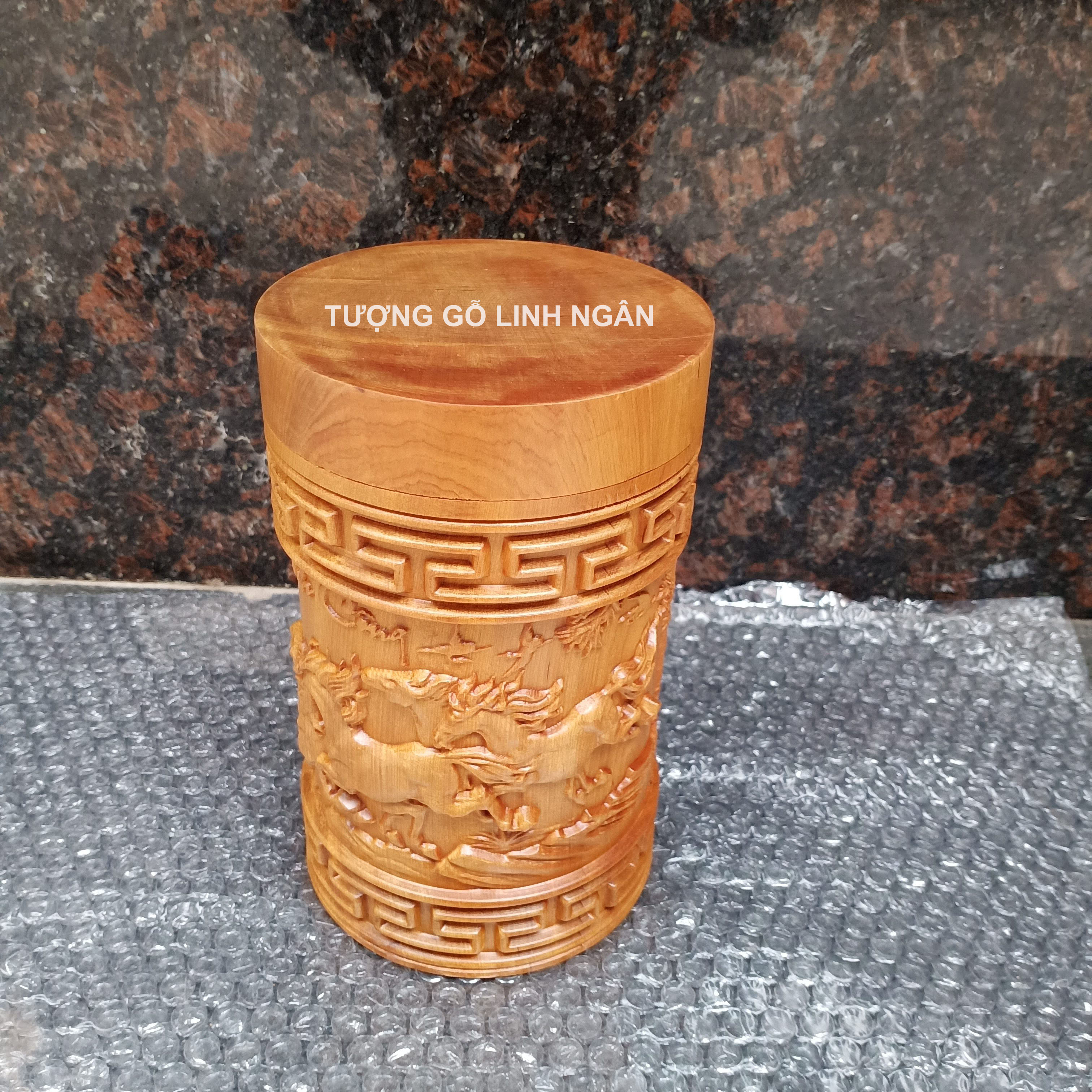 Hộp đựng chè gỗ bách xanh (đục mã đáo thành công)