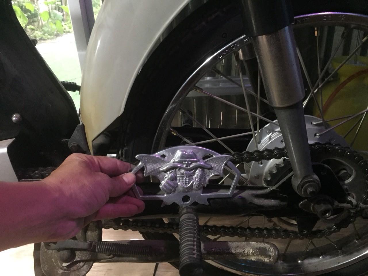 che gác chân sau hình hải tặc cho 67