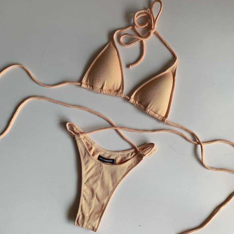 Bikini thắc eo quyến rũ