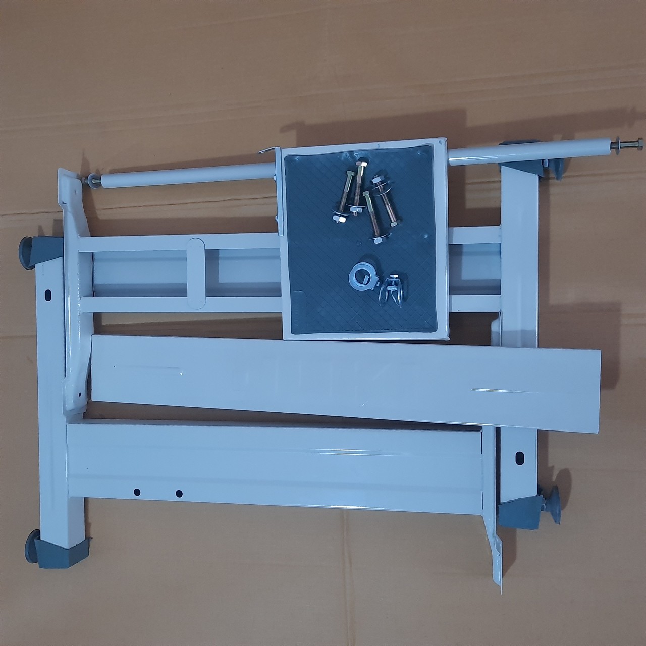Máy dập nút đồng mới 100% đủ bộ
