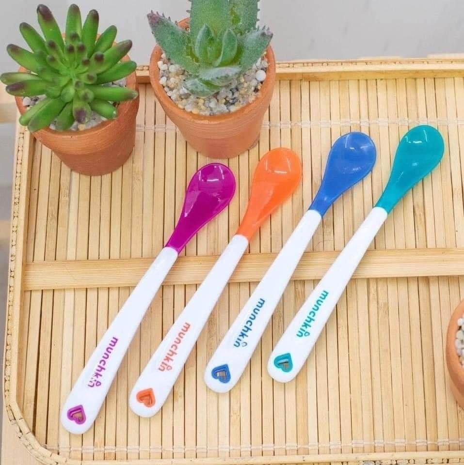 Thìa mềm báo nóng Munchkin - muỗng báo nóng Munchkin cho bé ăn dặm