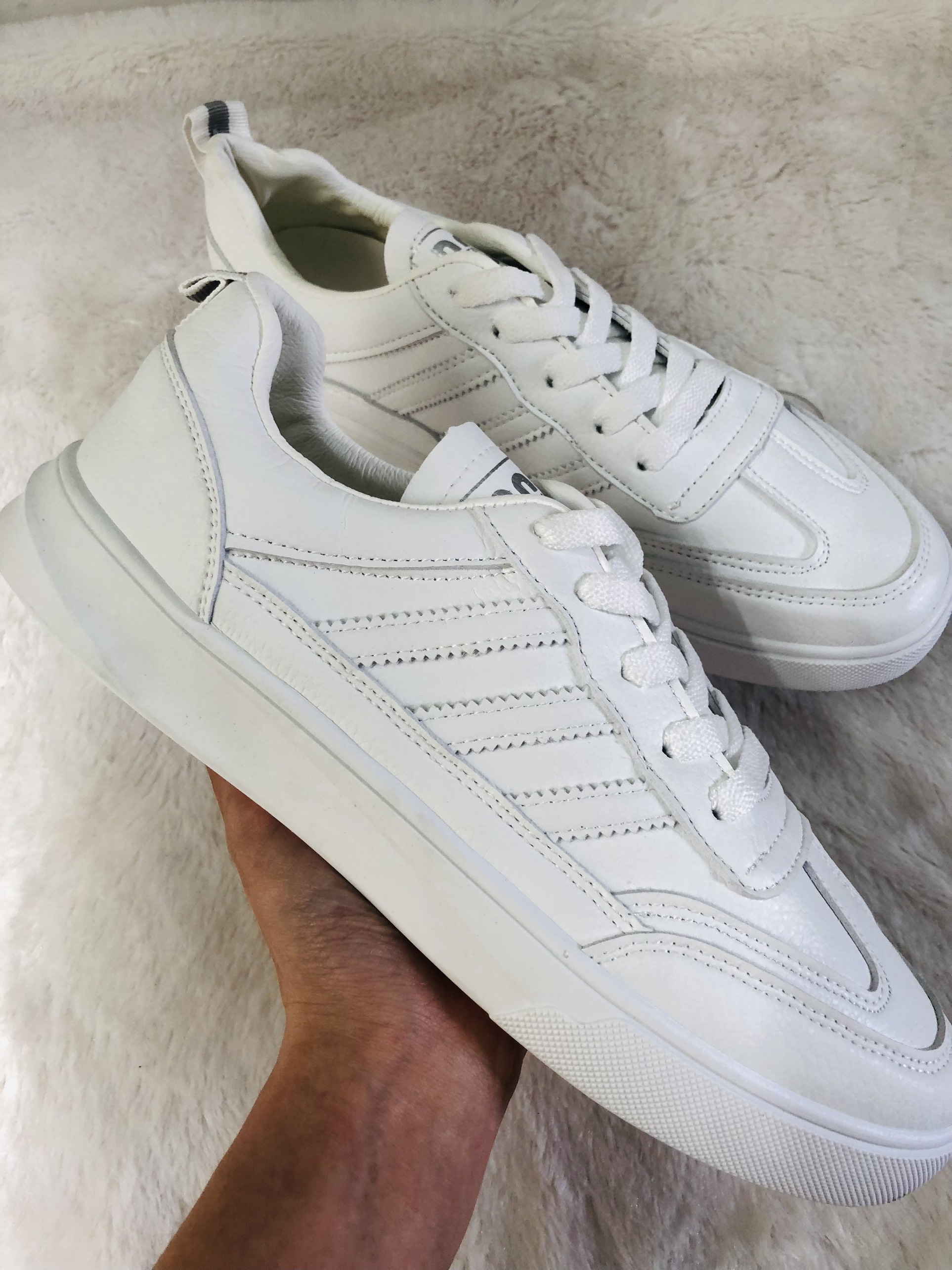 Giày thể thao cột dây unisex
