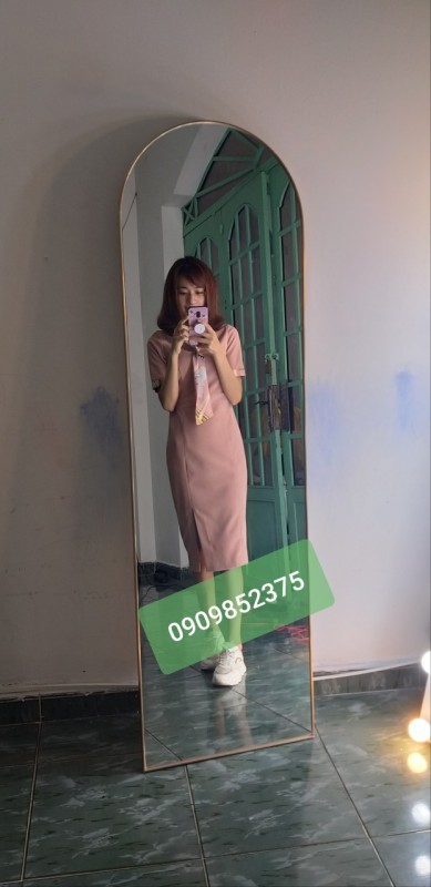 gương viền cung nịnh dáng