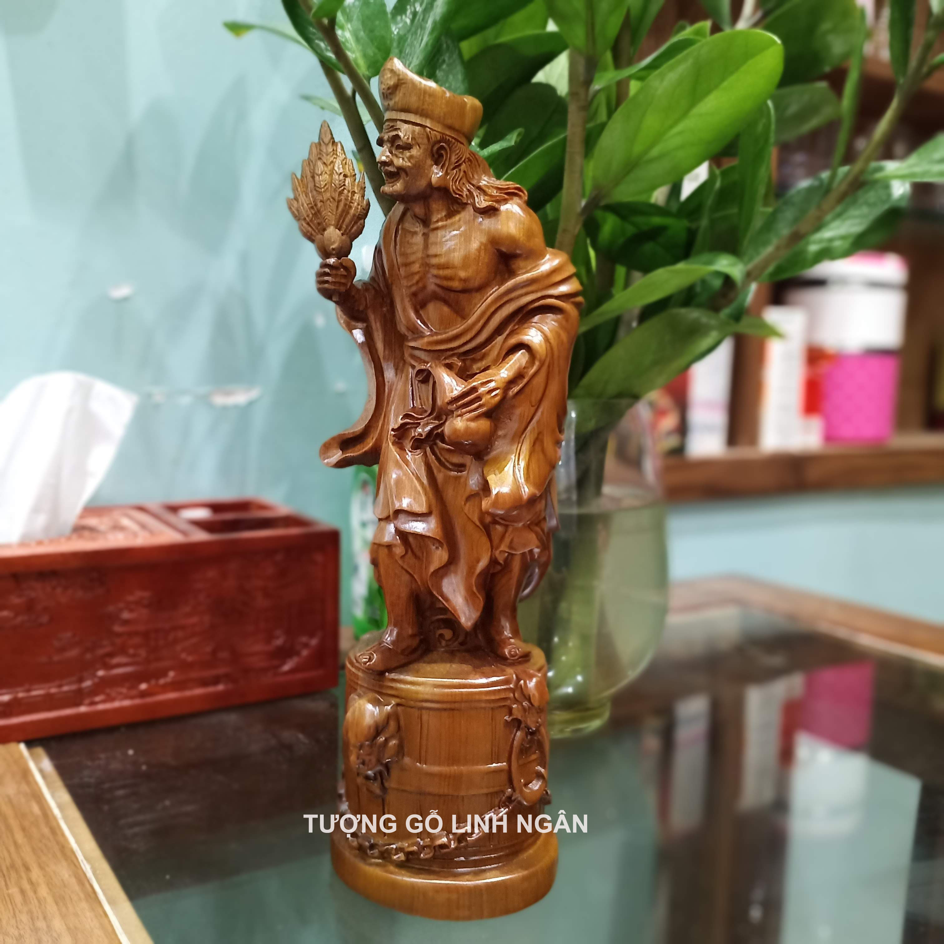 Tượng Tế Công bằng gỗ