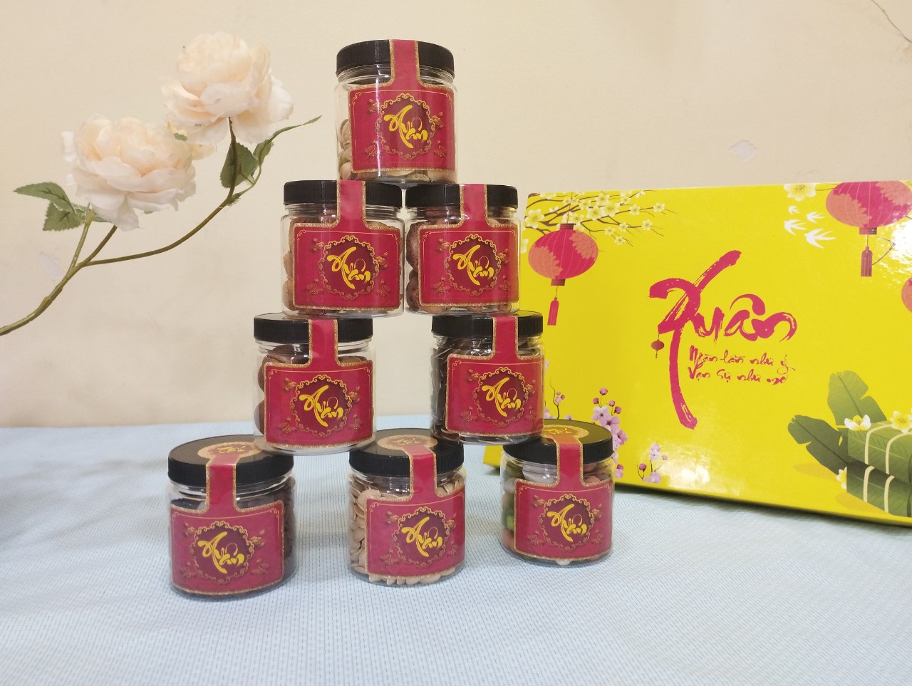 (QUÀ BIẾU TẾT) Set Quà Tết 8 Món Kẹo- Mứt- Hạt Bò Đội Nón